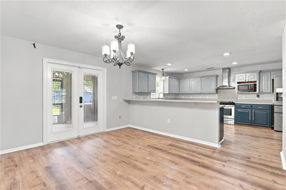 2810 MURCOTT STREET — photo 12 of 41