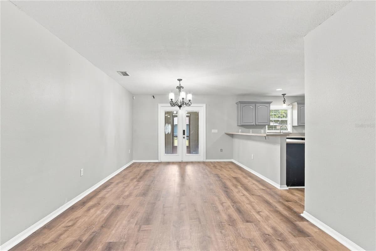 2810 MURCOTT STREET — photo 11 of 41