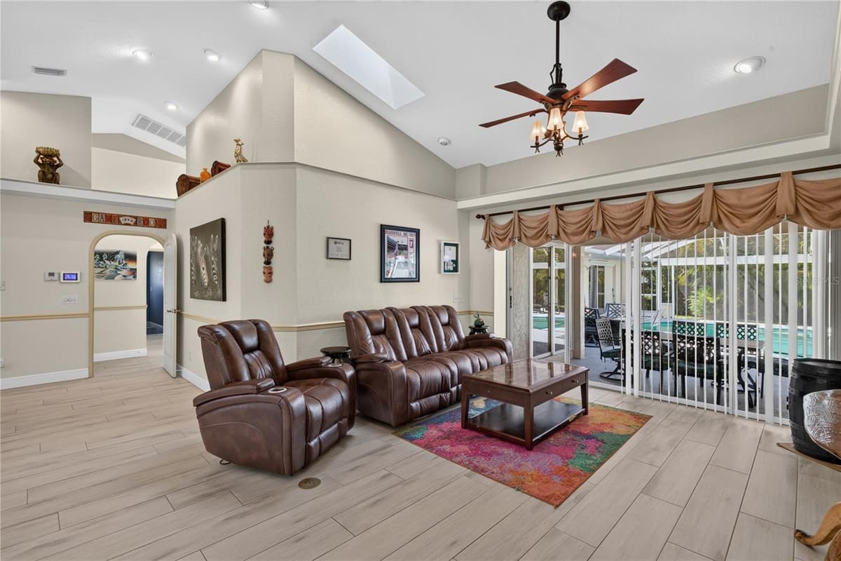 17368 NORSEMAN AVENUE — photo 5 of 41
