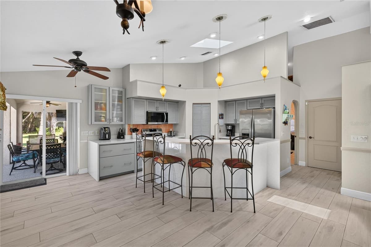 17368 NORSEMAN AVENUE — photo 15 of 41