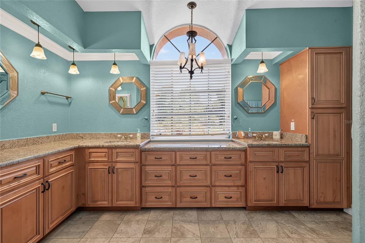 17368 NORSEMAN AVENUE — photo 10 of 41
