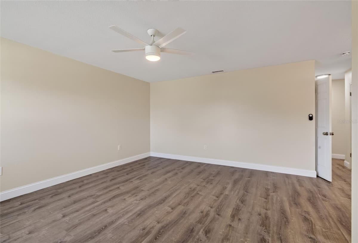 9904 TULIP STREET — photo 7 of 44