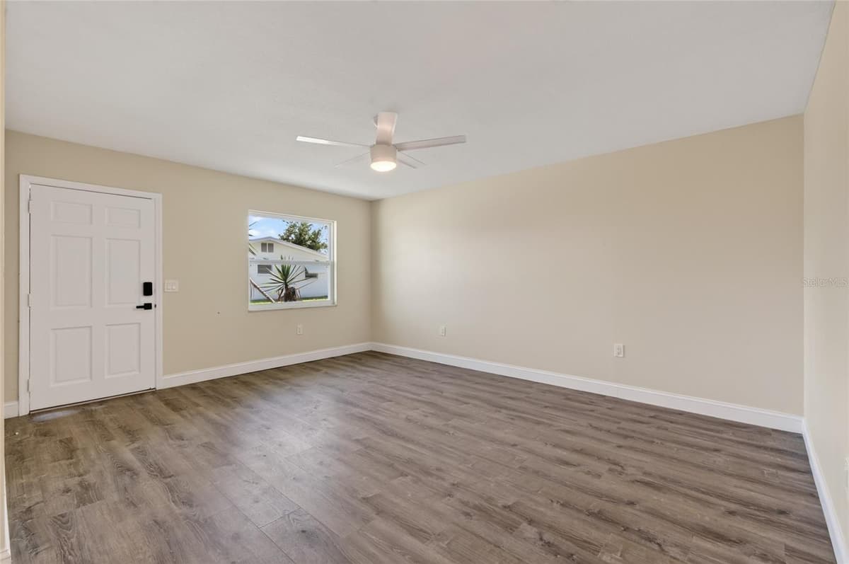 9904 TULIP STREET — photo 8 of 44