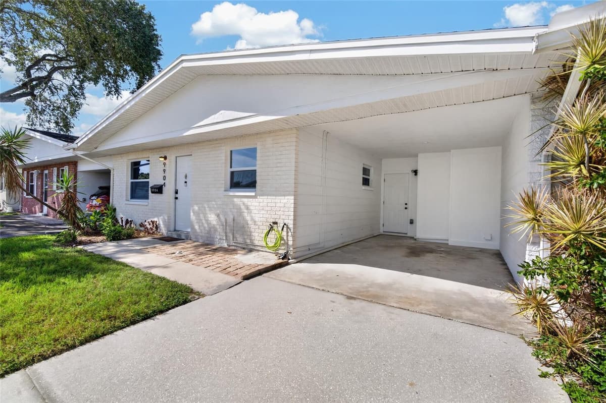 9904 TULIP STREET — photo 3 of 44