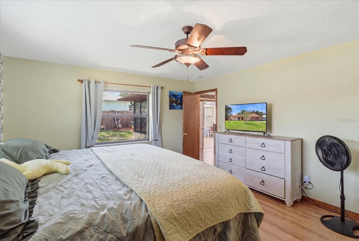 8830 AMBOY DRIVE — photo 17 of 38