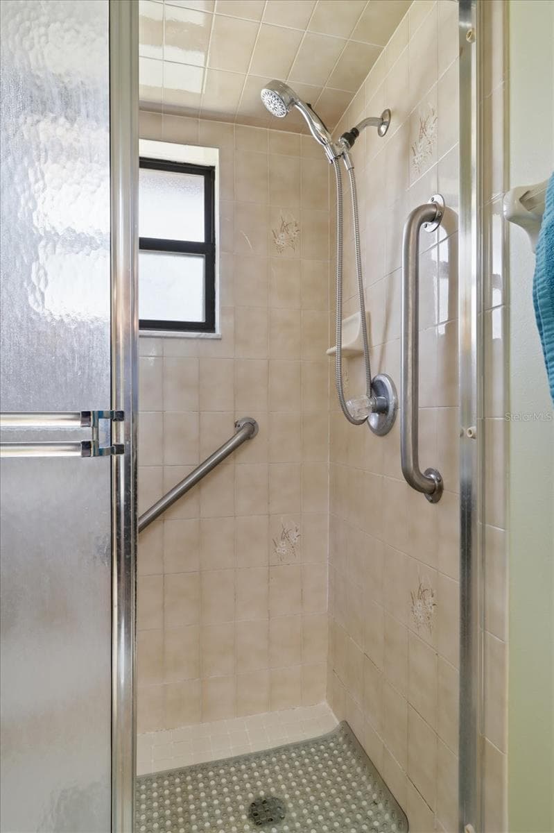 8830 AMBOY DRIVE — photo 19 of 38