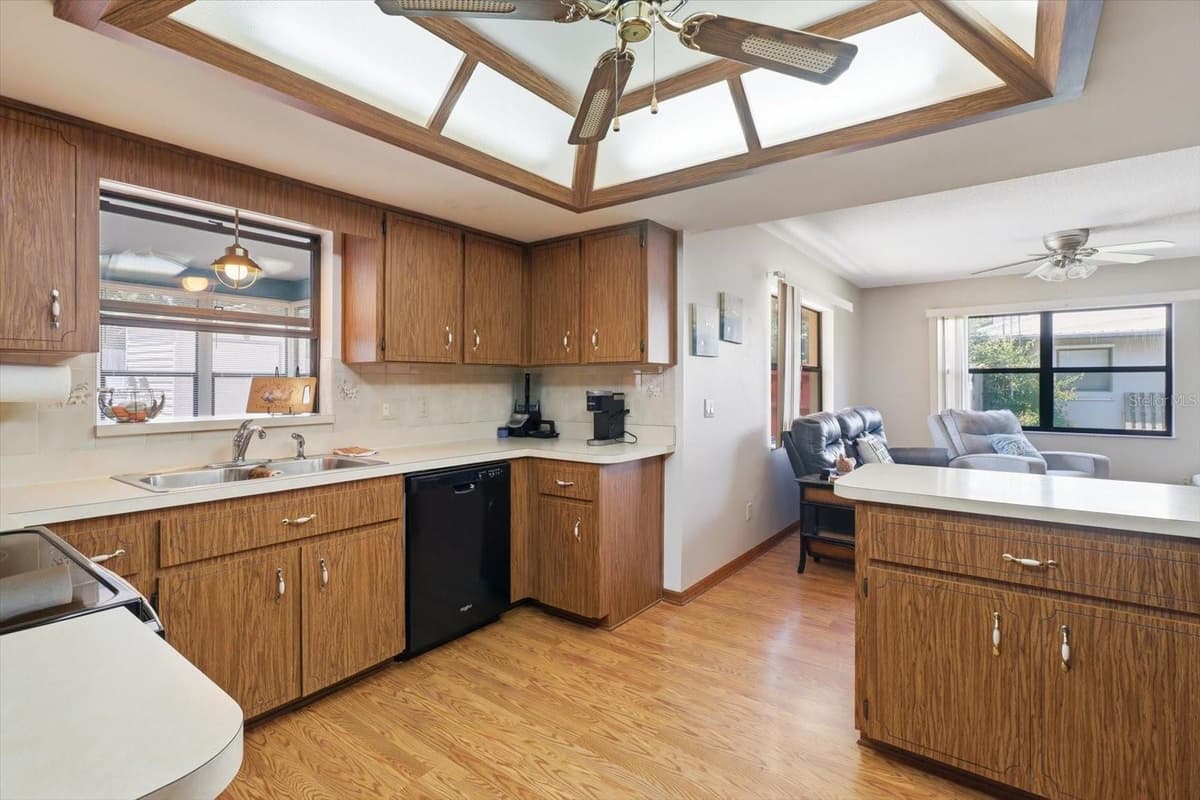 8830 AMBOY DRIVE — photo 11 of 38