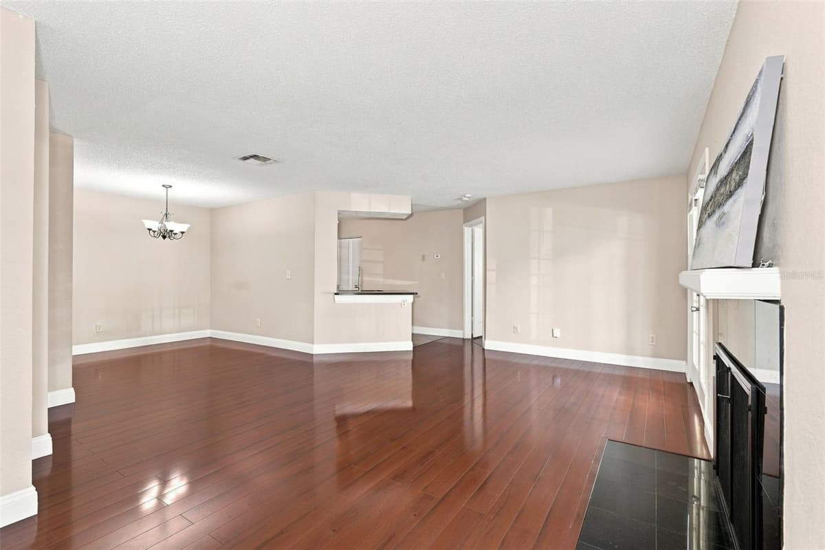 2550 ALAFAYA TRAIL — photo 5 of 27