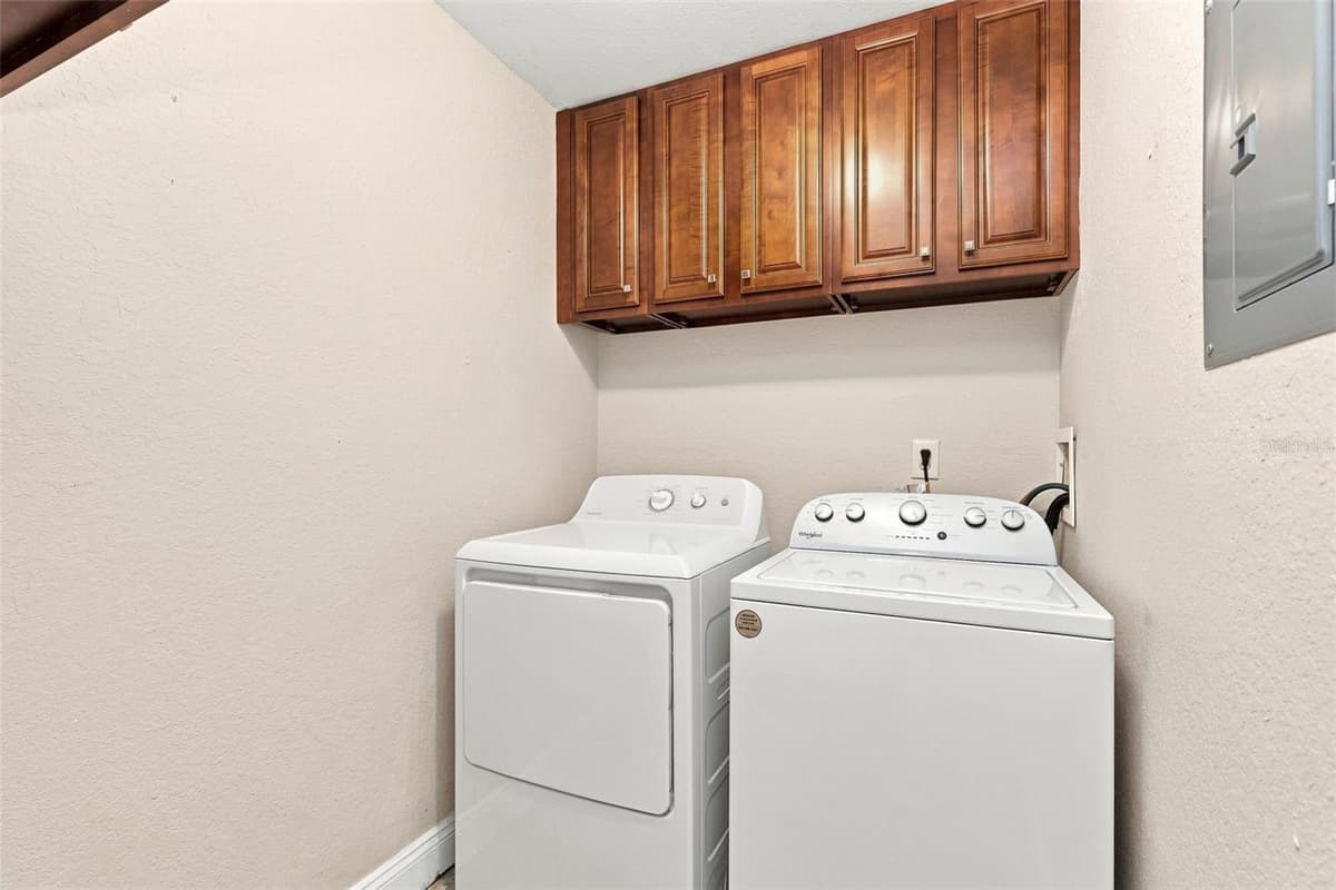 2550 ALAFAYA TRAIL — photo 23 of 27