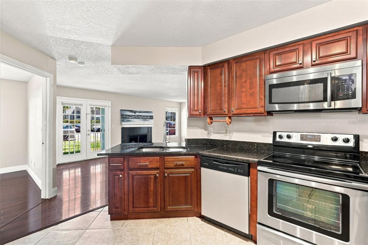 2550 ALAFAYA TRAIL — photo 15 of 27
