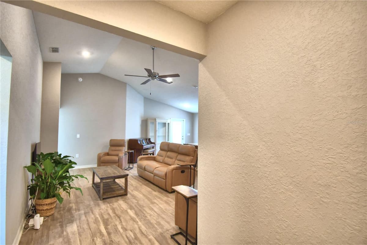 1390 MEZZAVALLE WAY — photo 4 of 64