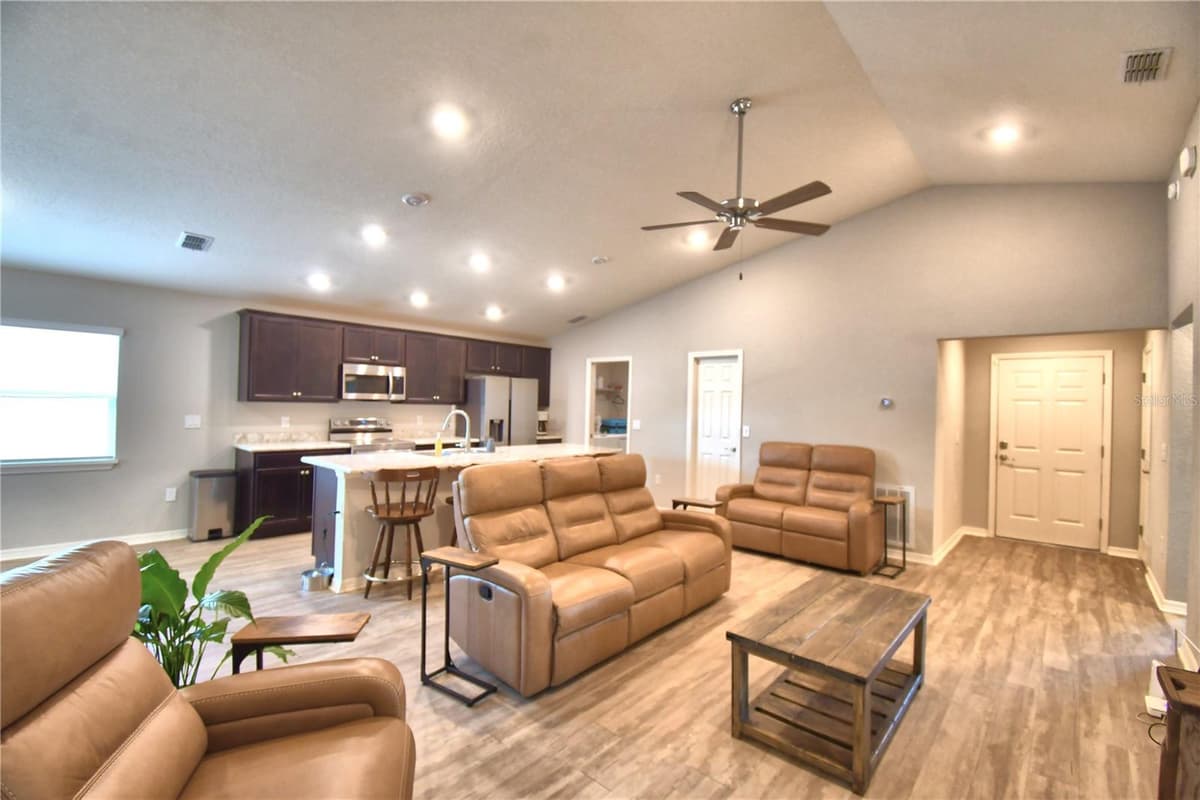 1390 MEZZAVALLE WAY — photo 11 of 64