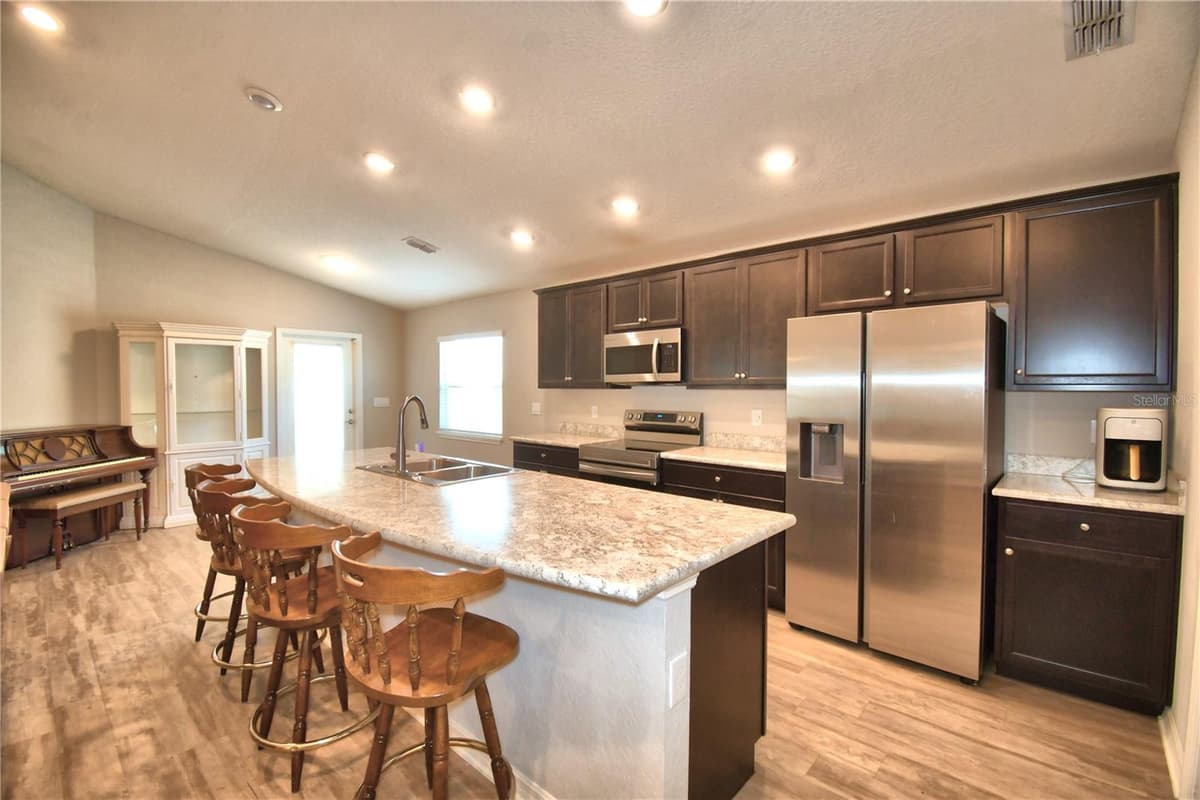1390 MEZZAVALLE WAY — photo 13 of 64