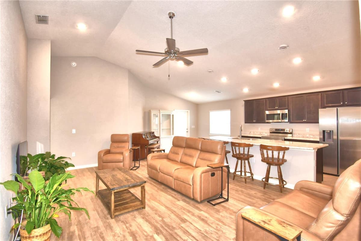 1390 MEZZAVALLE WAY — photo 14 of 64