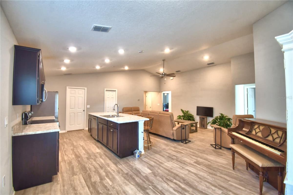 1390 MEZZAVALLE WAY — photo 17 of 64