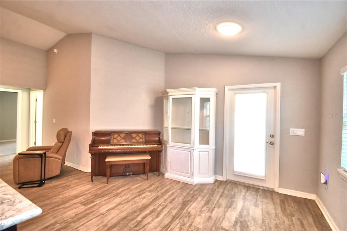 1390 MEZZAVALLE WAY — photo 15 of 64