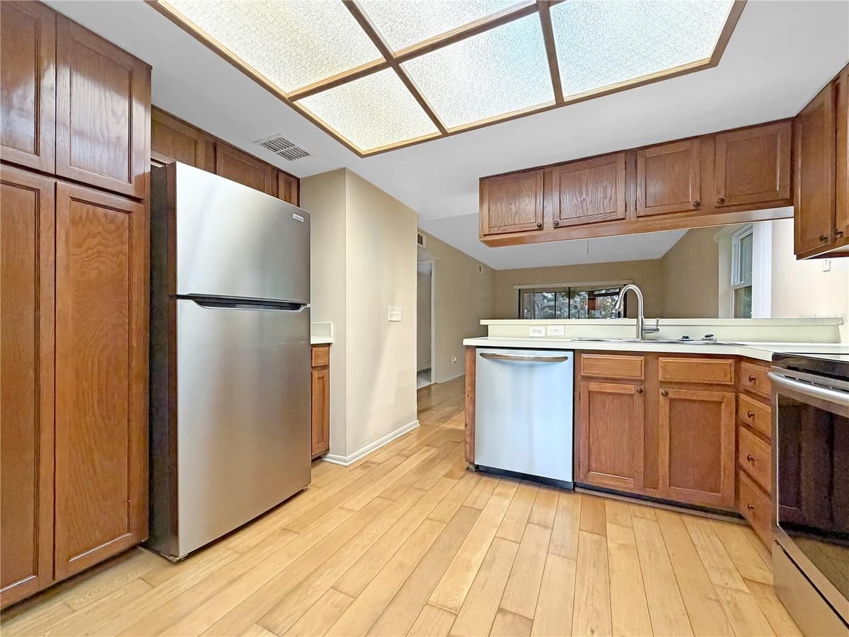 135 WOODLAKE WYNDE — photo 10 of 33