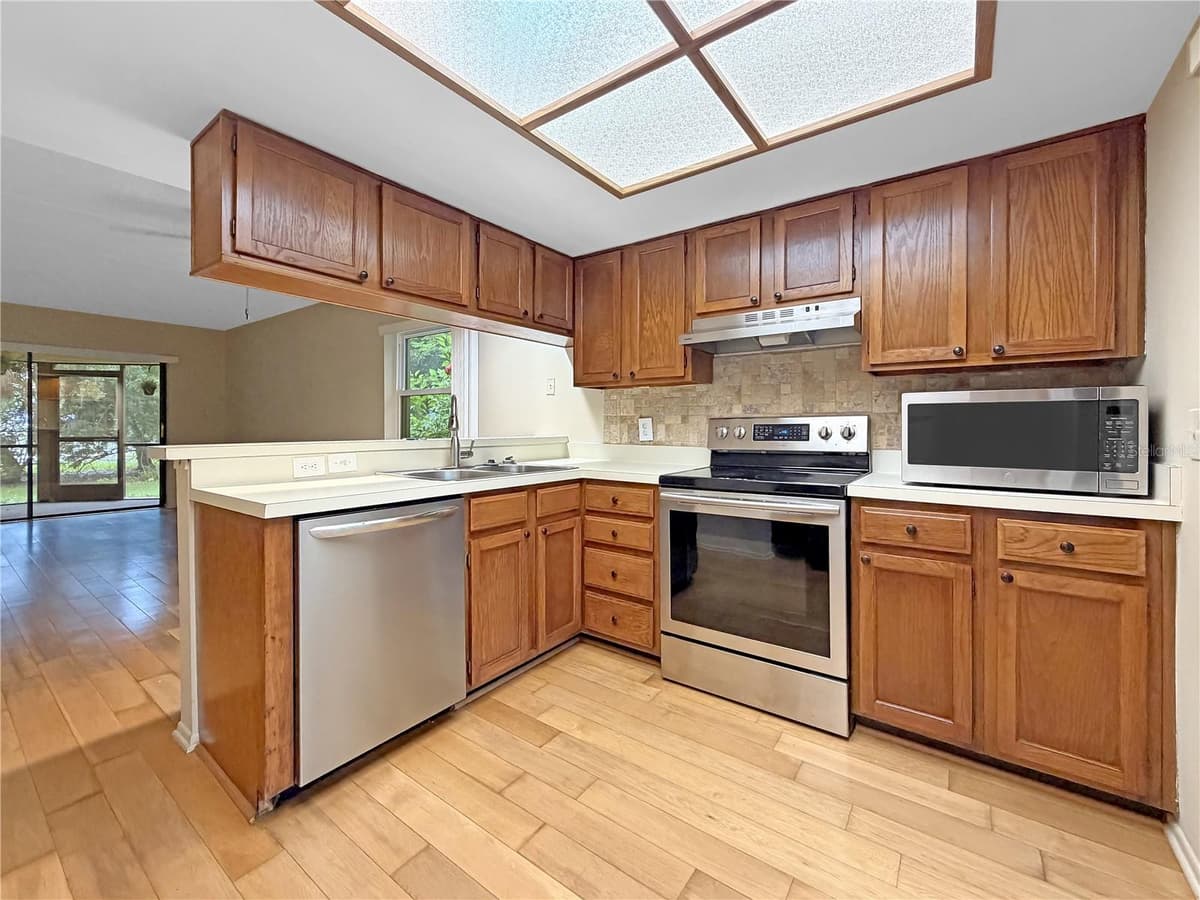 135 WOODLAKE WYNDE — photo 8 of 33