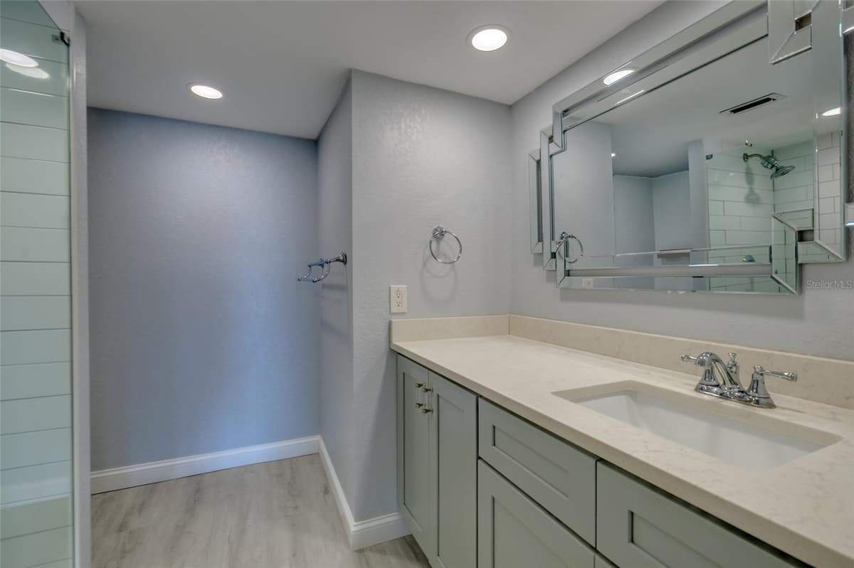 220 BELLEVIEW BOULEVARD — photo 32 of 71
