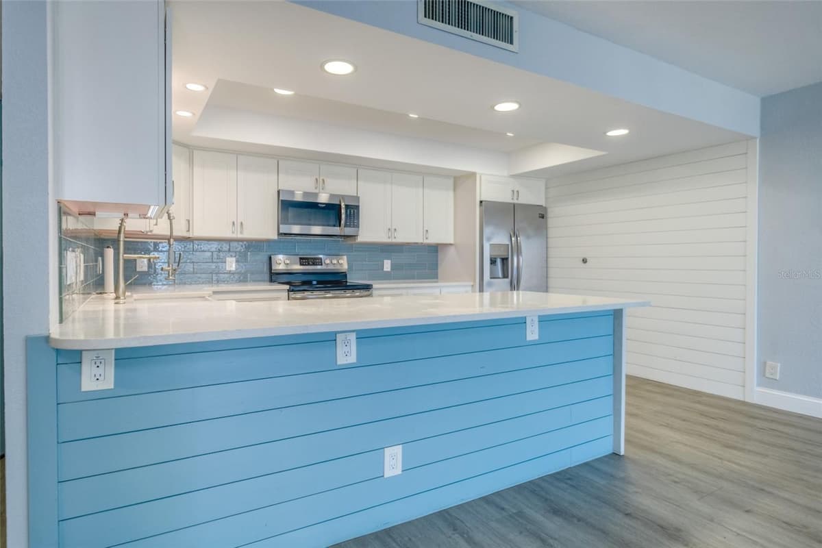 220 BELLEVIEW BOULEVARD — photo 13 of 71