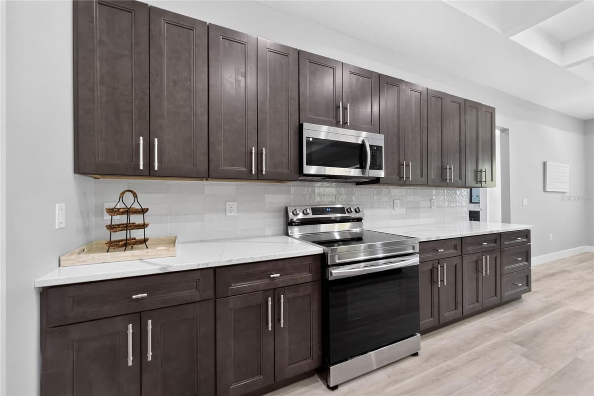 14077 EMERSON LANE — photo 19 of 57