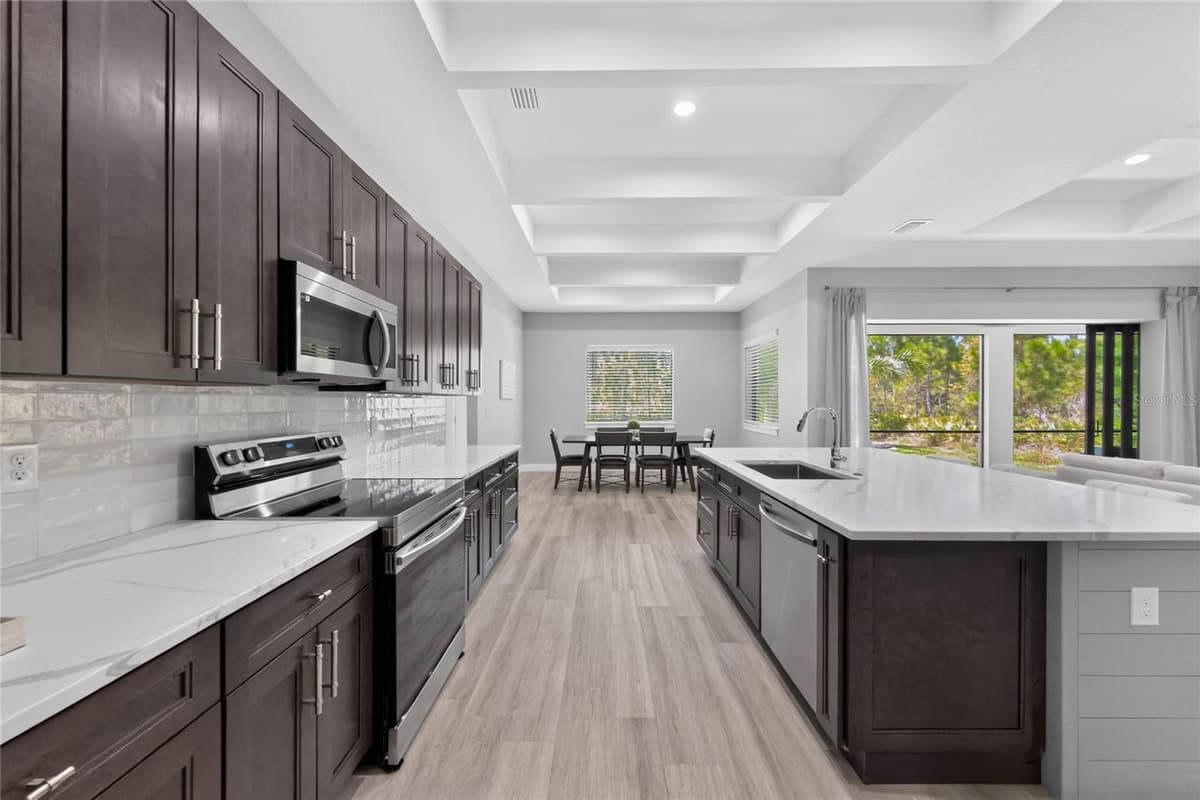 14077 EMERSON LANE — photo 5 of 57