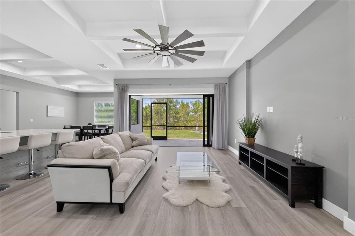 14077 EMERSON LANE — photo 4 of 57