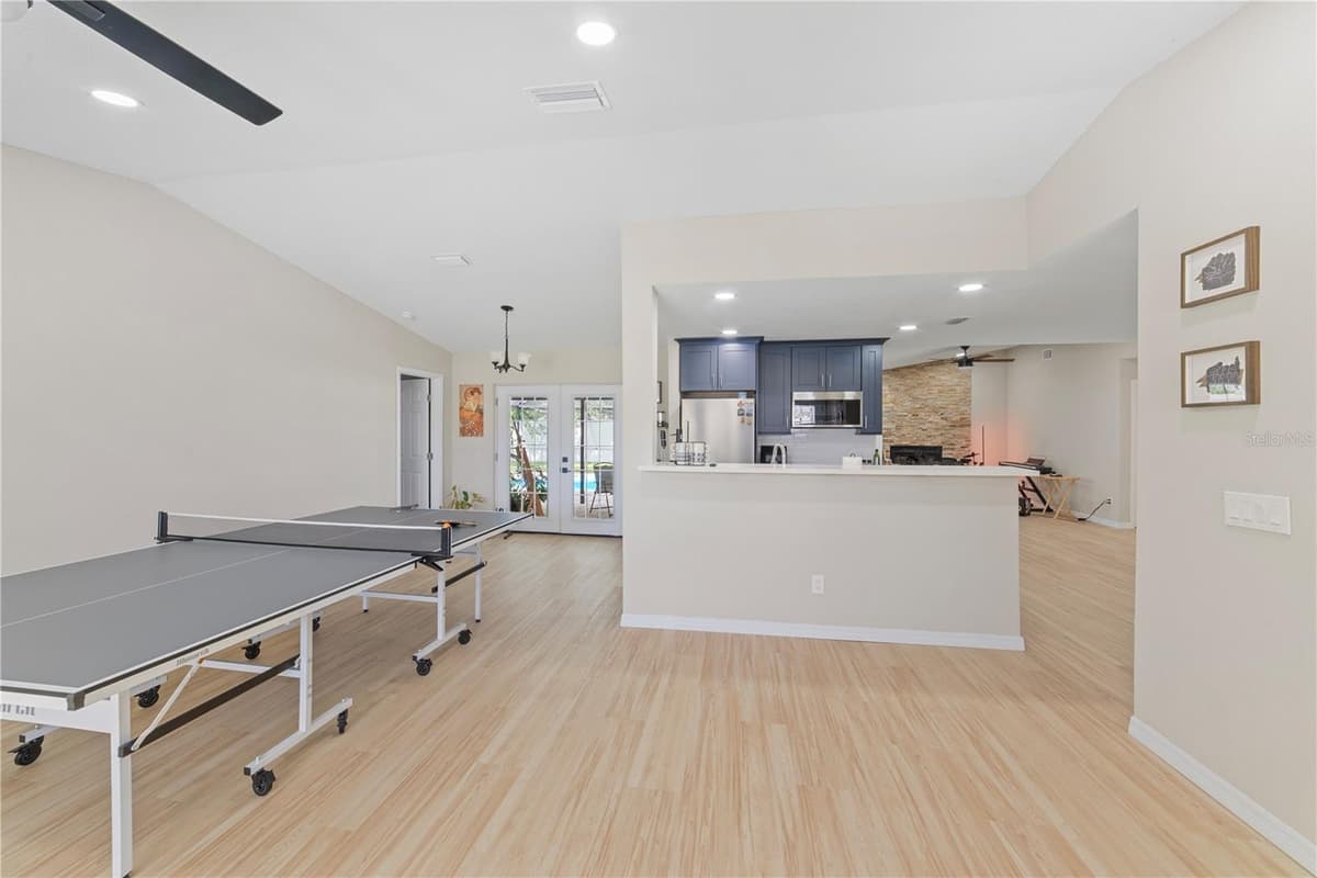 1003 RED OAK CIRCLE — photo 20 of 36