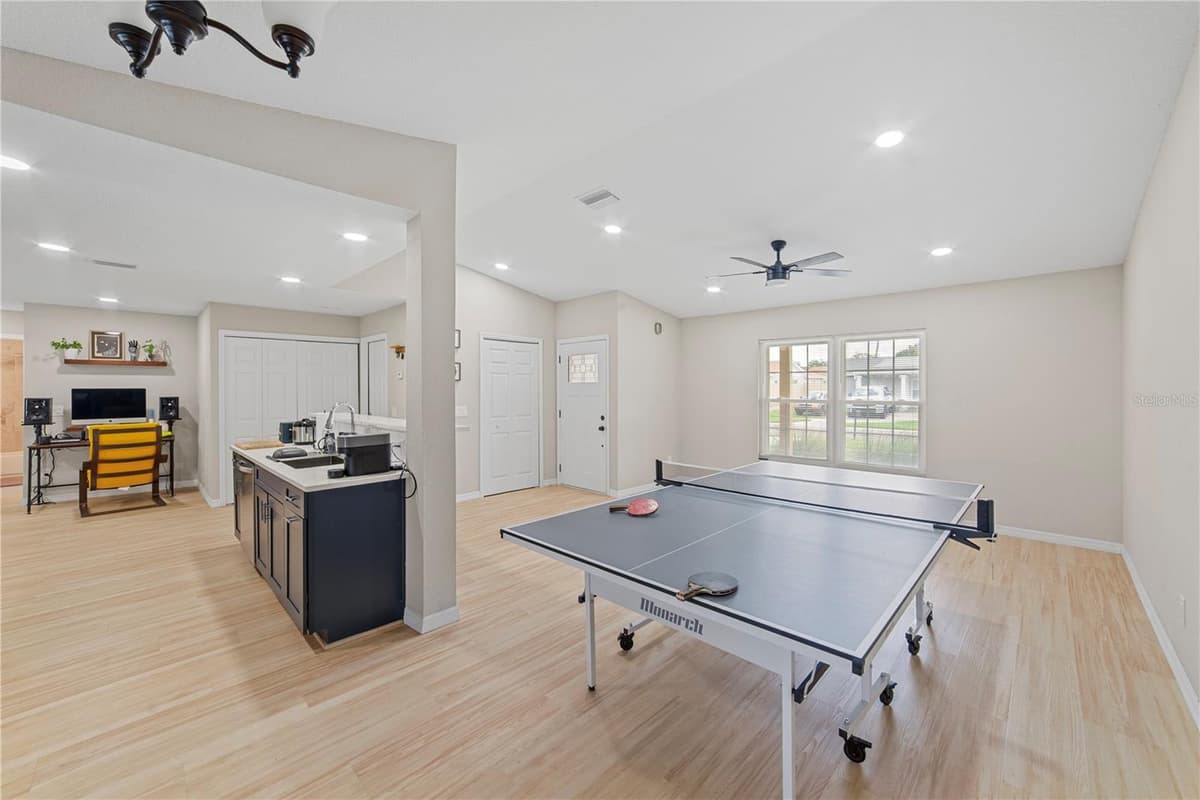 1003 RED OAK CIRCLE — photo 14 of 36