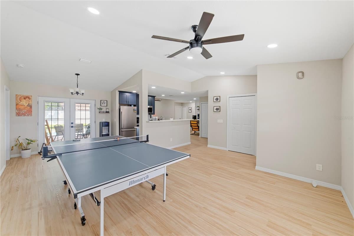 1003 RED OAK CIRCLE — photo 7 of 36