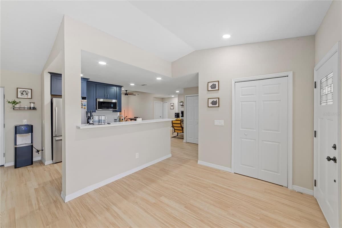 1003 RED OAK CIRCLE — photo 6 of 36