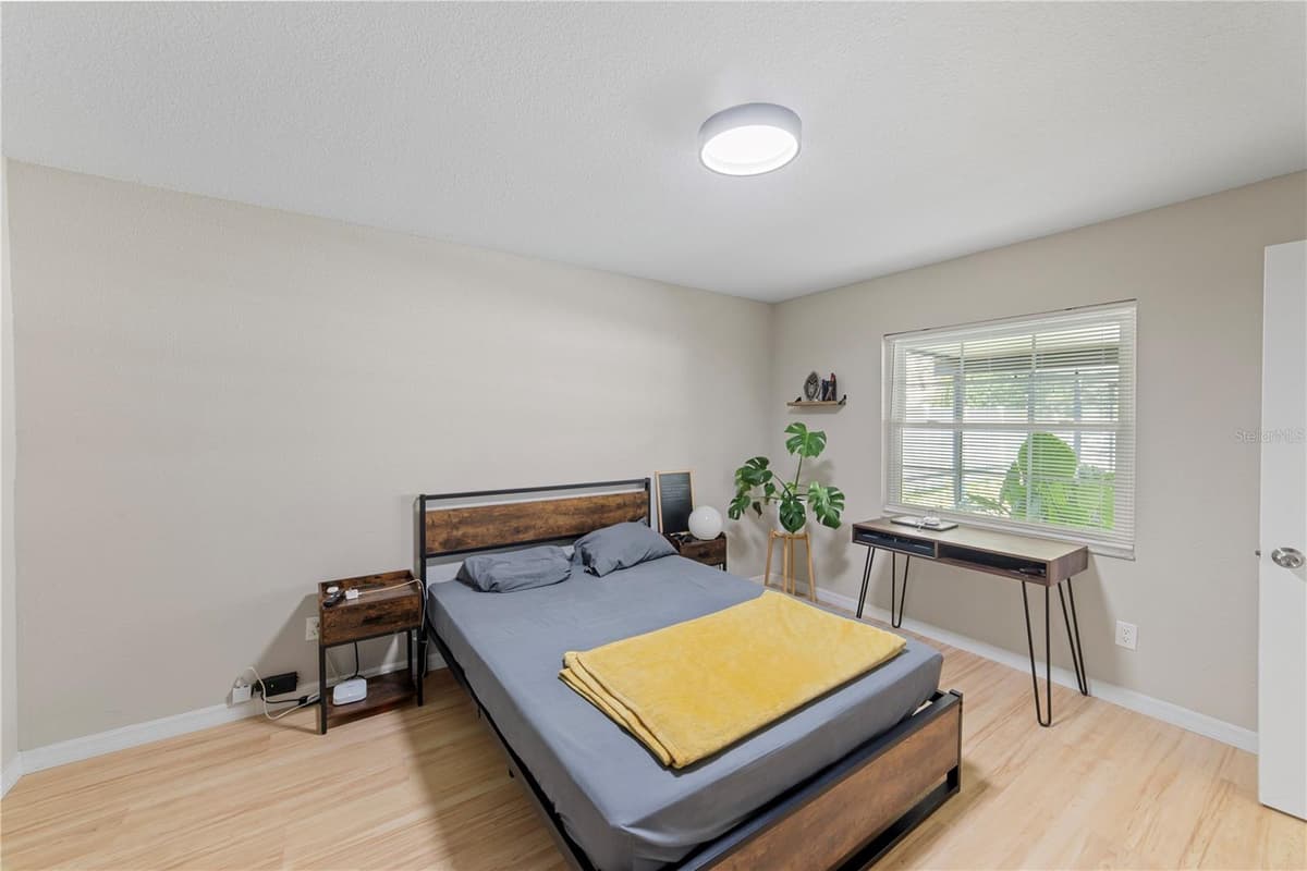 1003 RED OAK CIRCLE — photo 24 of 36