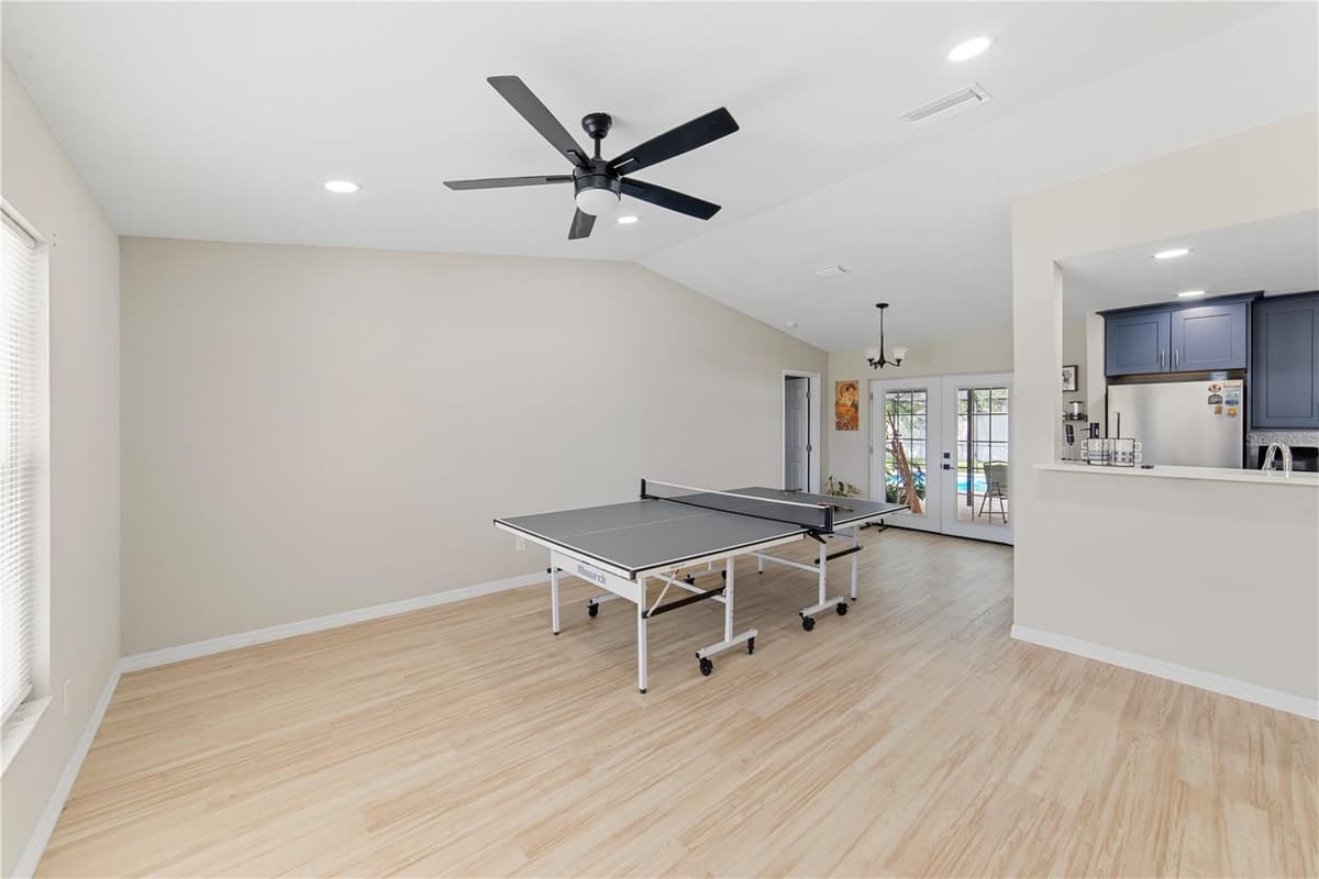 1003 RED OAK CIRCLE — photo 15 of 36