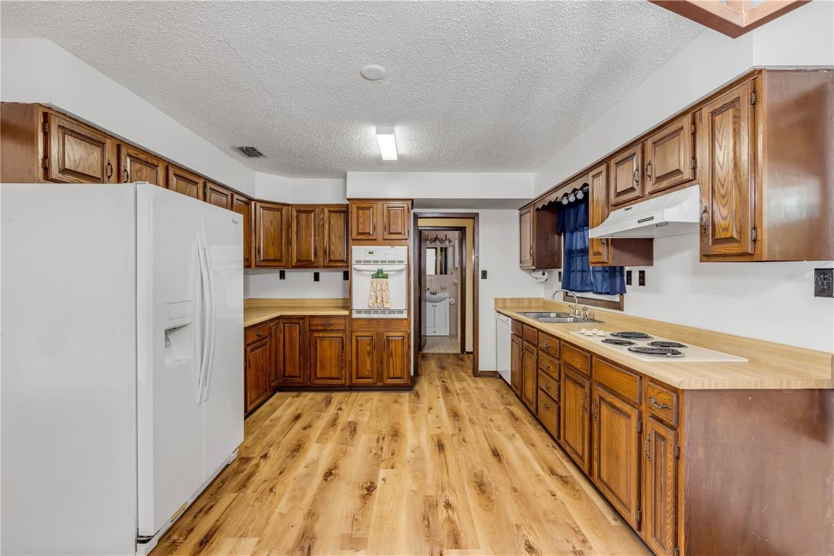 5680 PALM AVENUE — photo 15 of 47
