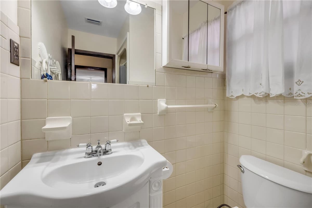 5680 PALM AVENUE — photo 21 of 47