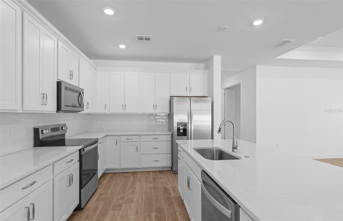 6962 MINNEOLA COURT — photo 16 of 27