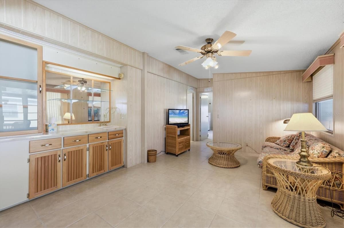 139 FIJI CIRCLE — photo 10 of 39