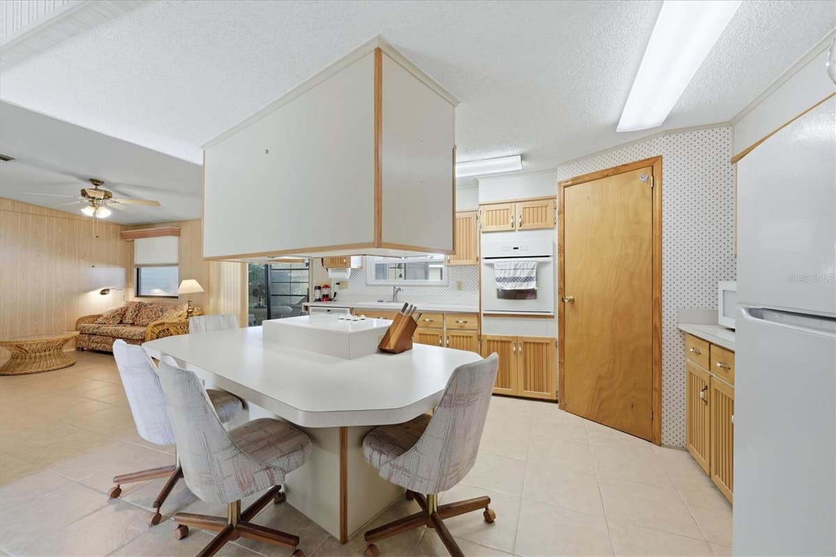 139 FIJI CIRCLE — photo 15 of 39