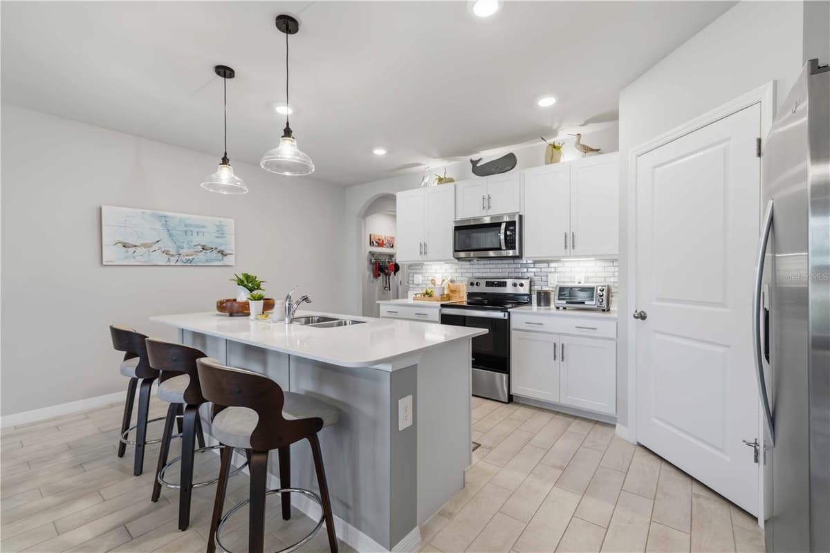 16315 NAVARRO COURT — photo 16 of 37