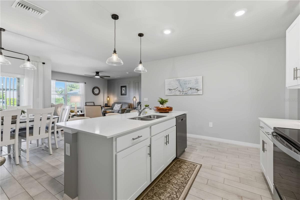 16315 NAVARRO COURT — photo 17 of 37