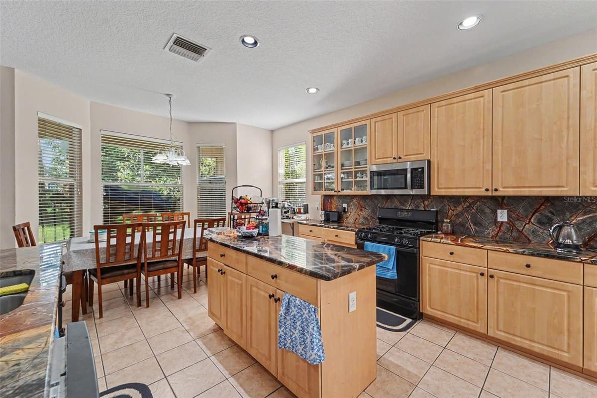 10409 CANARY ISLE DRIVE — photo 8 of 23