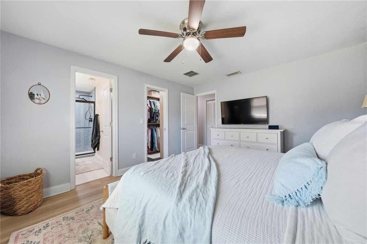 636 DEVON STREET — photo 16 of 47