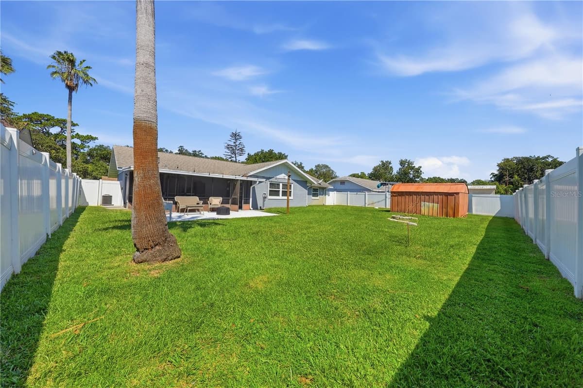 636 DEVON STREET — photo 39 of 47