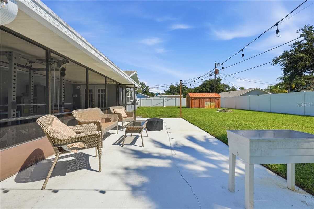 636 DEVON STREET — photo 37 of 47