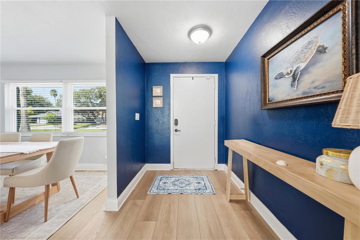 636 DEVON STREET — photo 5 of 47
