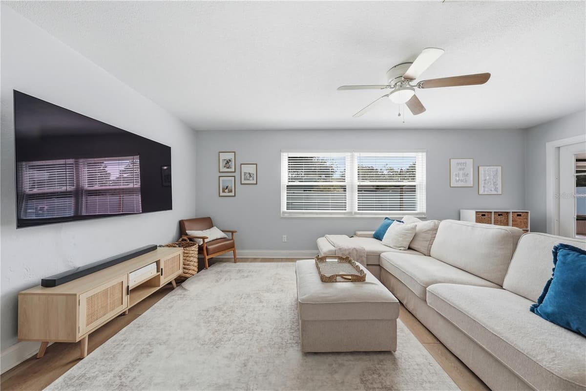 636 DEVON STREET — photo 7 of 47