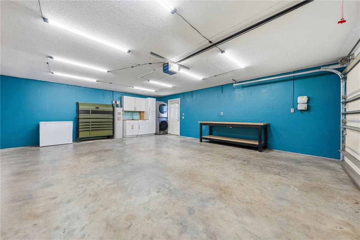 636 DEVON STREET — photo 33 of 47