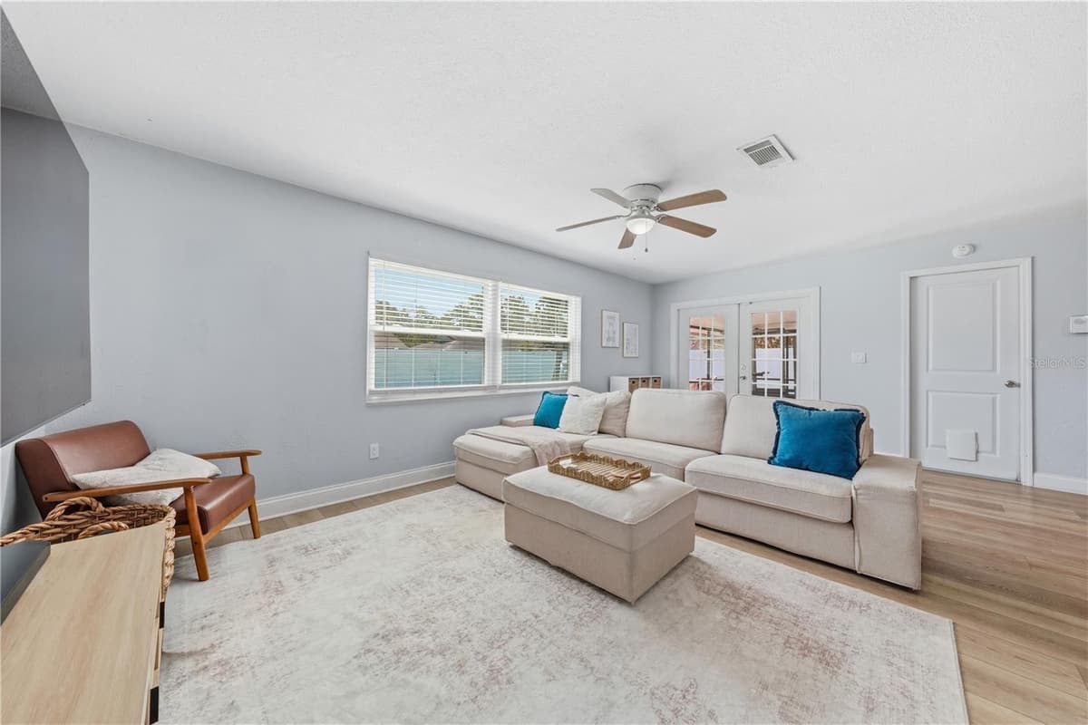 636 DEVON STREET — photo 8 of 47
