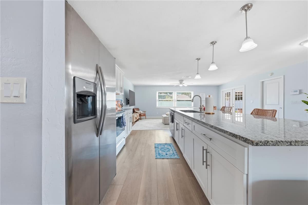 636 DEVON STREET — photo 13 of 47