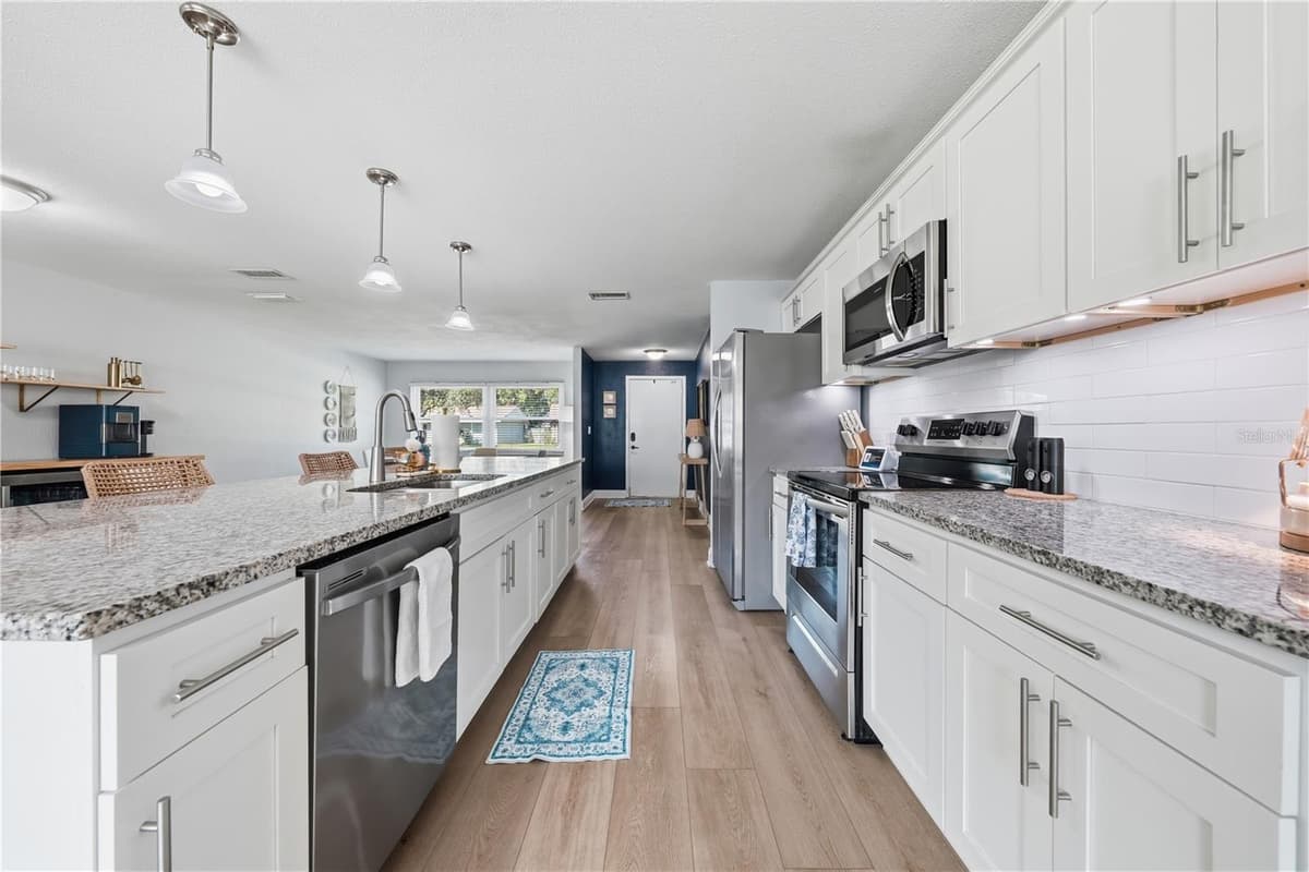 636 DEVON STREET — photo 12 of 47